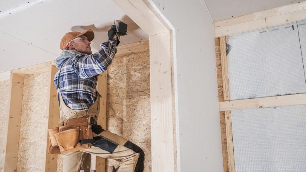 contractor estimating insulation